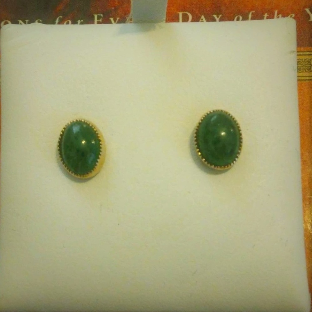 14Kt Gold Green New Zealand Nephrite Jade Earrings